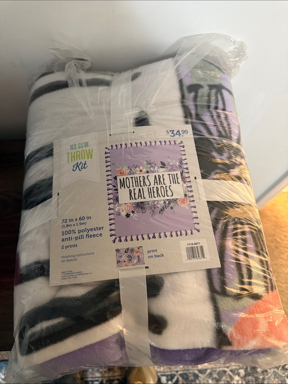 Mothers Are The Real Heroes No-Sew Throw Kit - Purple and White
